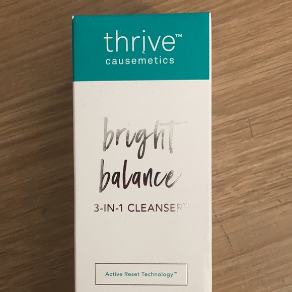 Thrive Bright Balance Cleanser - Picture 2 of 2